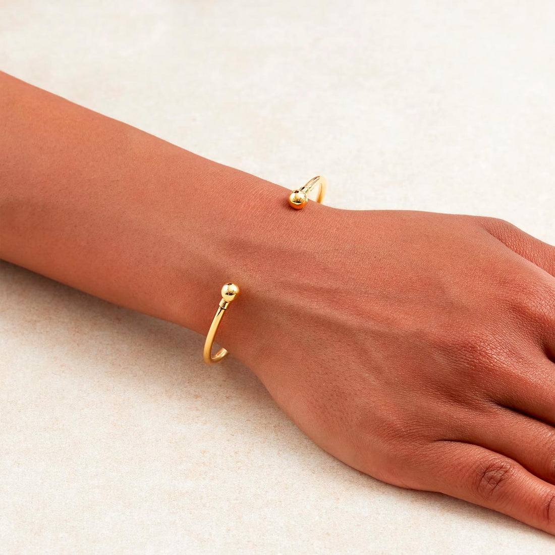 18ct Yellow Gold 2.5mm Tube Torque Bangle