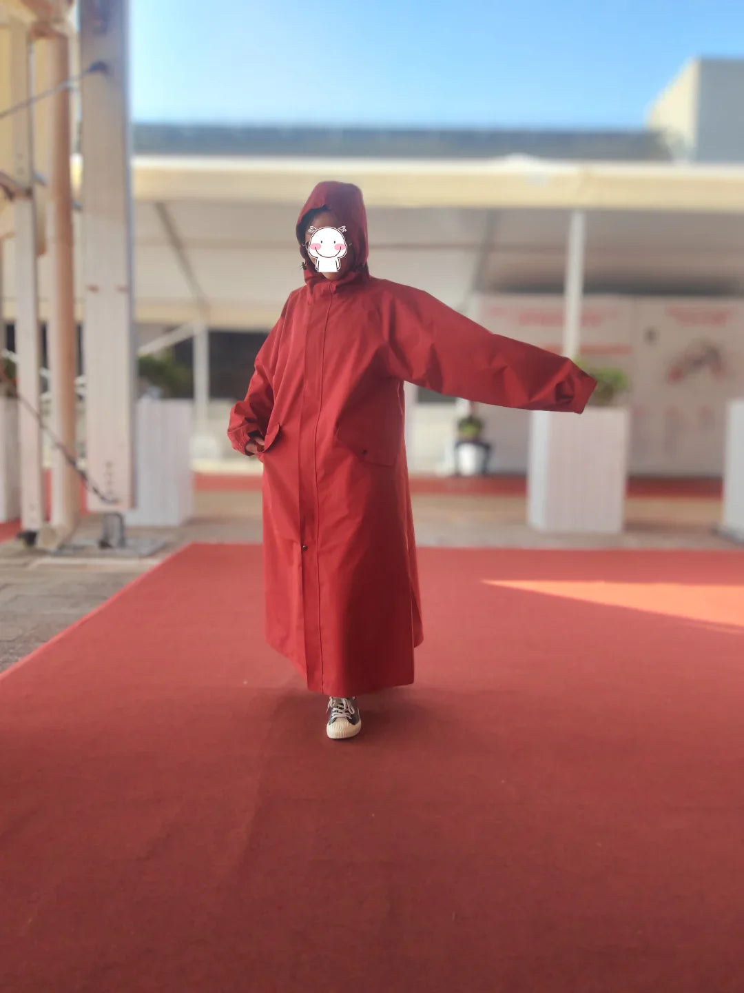 Women's Lightweight Breathable Long Wind Break Poncho Waterproof Red Color Korean Custom Raincoat Trench Coat Secondary image