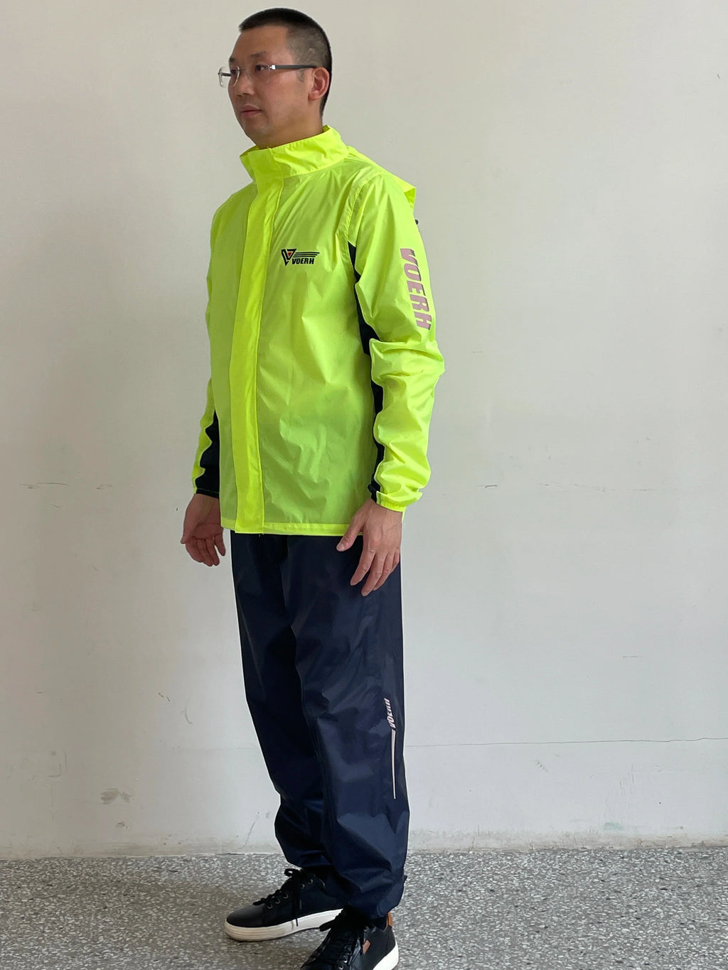 Unisex High Quality Eco-friendly Nylon Motorcycle Jacket Pants Fully Waterproof Raincoat With Zipper Closure Casual Style Bikers