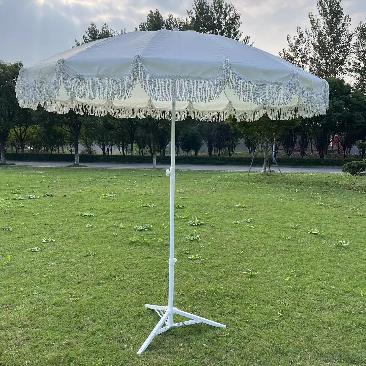 Korean Style Outdoor Large Beach Umbrella for Adults Automatic Wind Tilt With High Resistance Courtyard Beach Tassel Design Main image